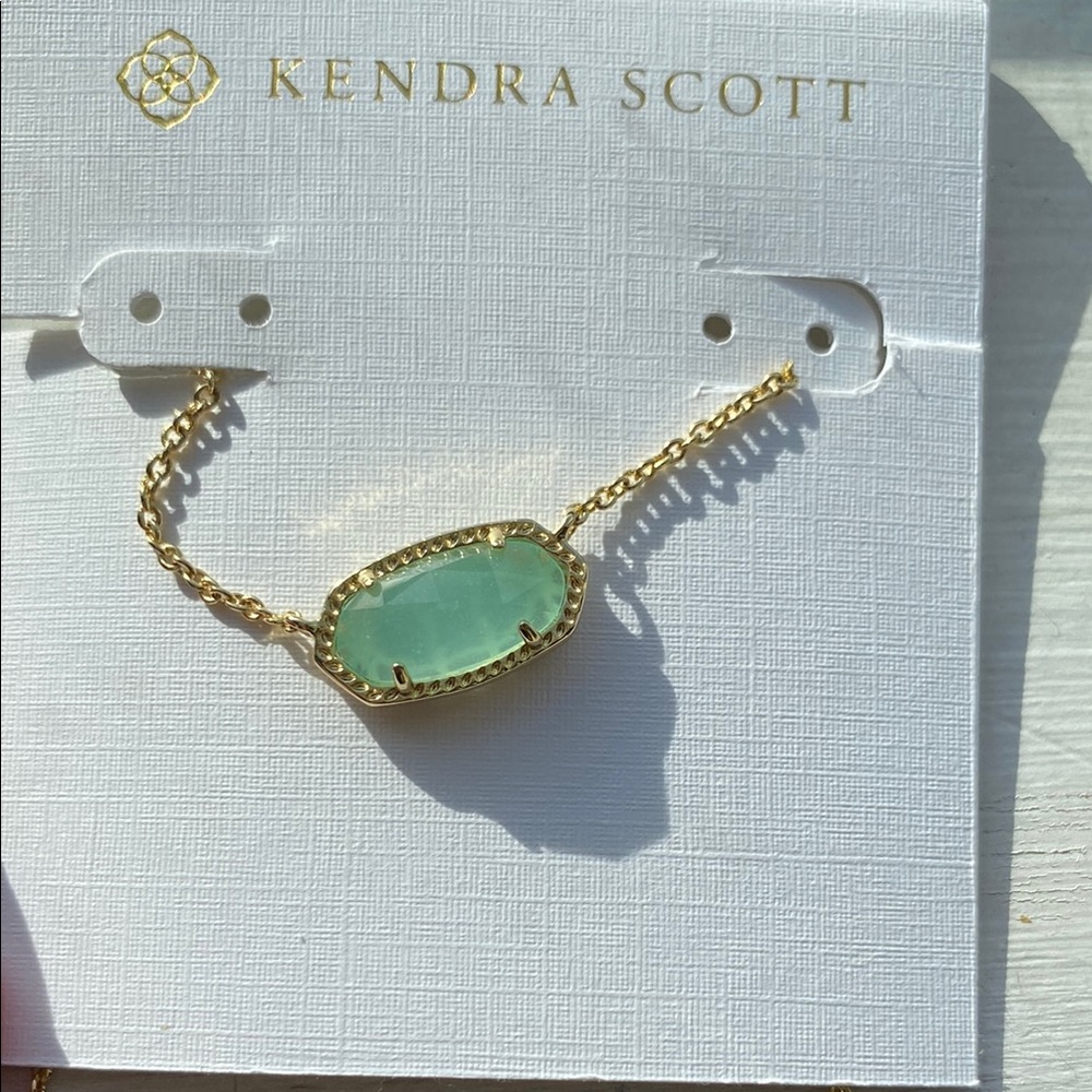 Kendra Scott elisa necklace like new , light green stone gold chain.
